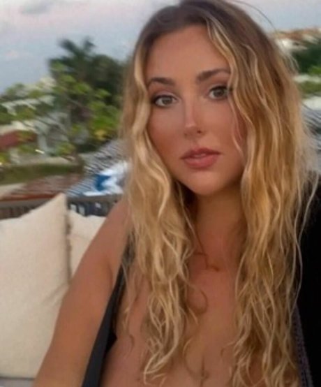 juiceefruitee pretty actress photo