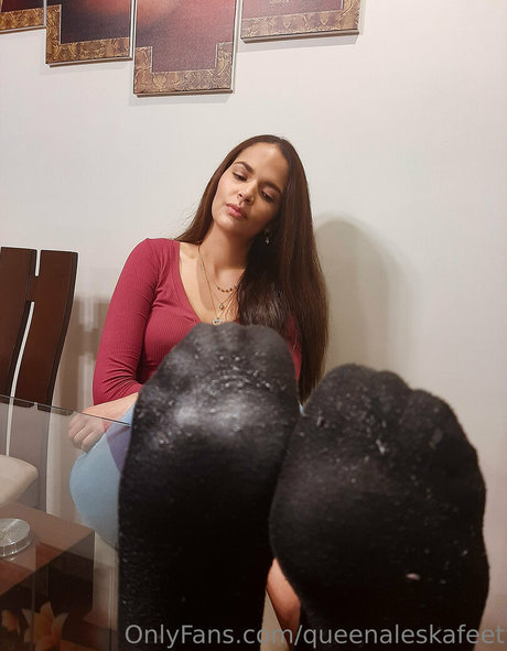 queenaleskafeet hot pornstar photos