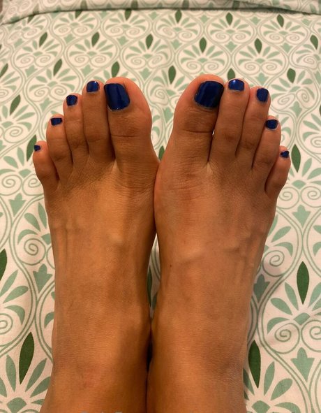 queenaleskafeet pornstar adult gallery