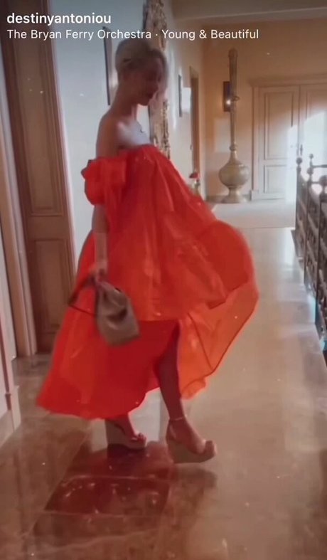 Daisy Anderson model free photo