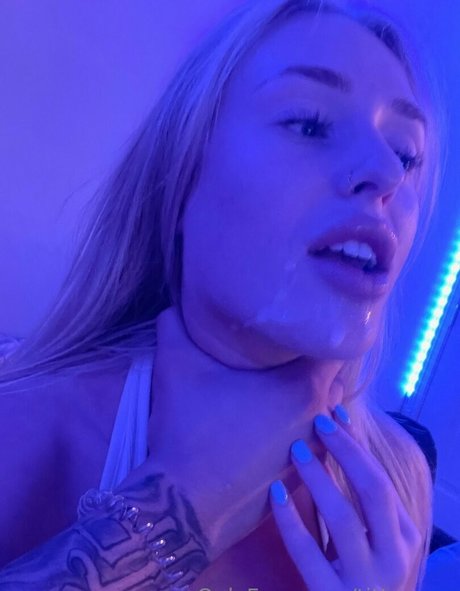 tittyauna pretty model pic