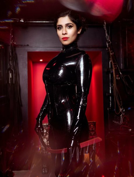 sophiasaharafree hot star picture