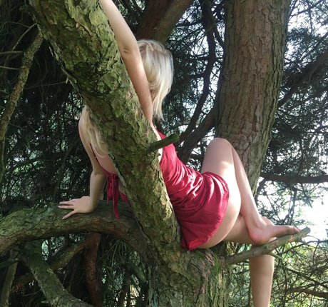 emis18now exclusive actress picture