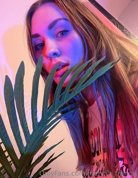 mencia francis actress galleries