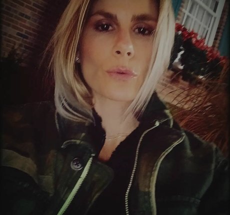 Sayrah Jay hot actress pictures