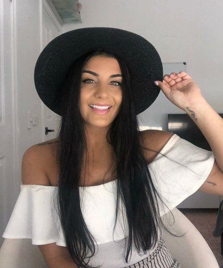 Jesy Lee model pornographic image