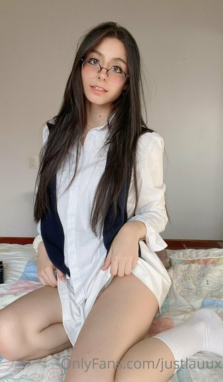 justleaax model porn photo