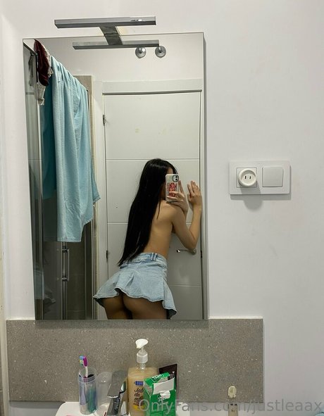 justleaax hot pornstar photo