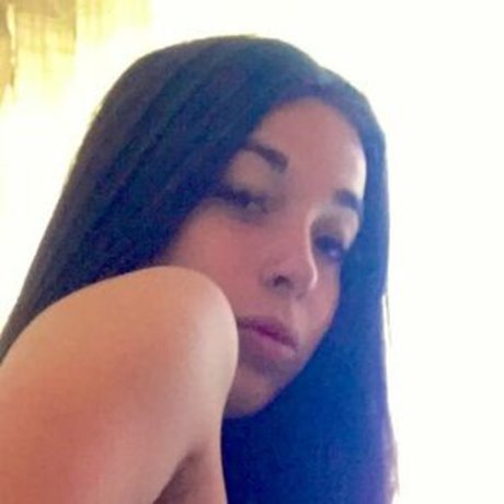 Kiaramaidi_ porn model archive