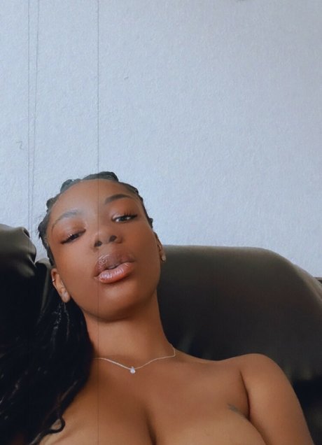 Skulltapz sexy model photos