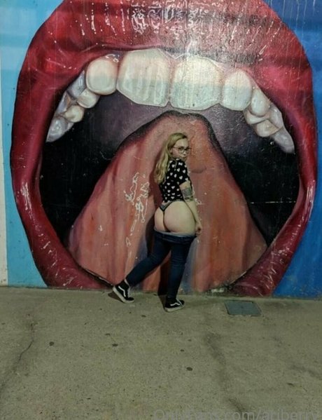 ariberry beautiful actress photos