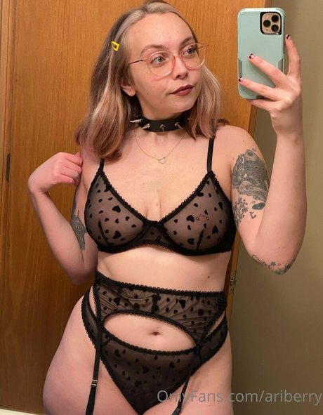 ariberry free model pic