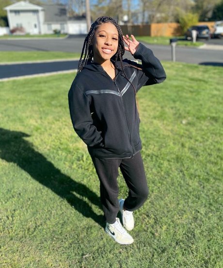 Elyse Rey perfect pornstar photo