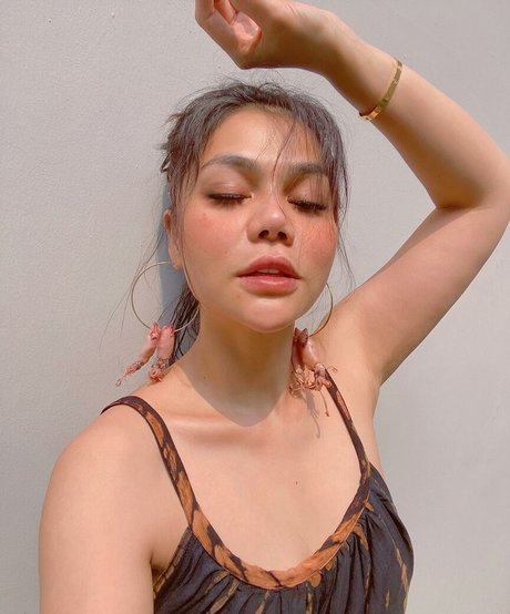 stepdaughter onlyfans naked image