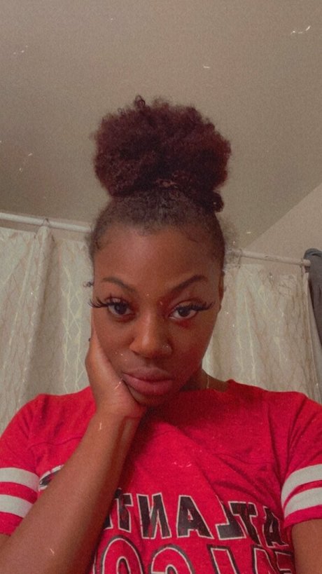 miss goldencakes00 hot model photos