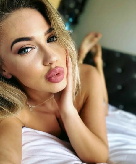 malenkaaga model top pictures