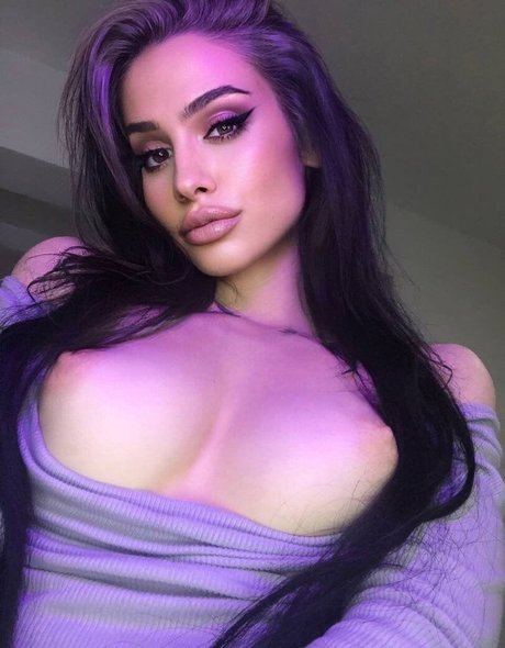 female influencer onlyfans naked pictures