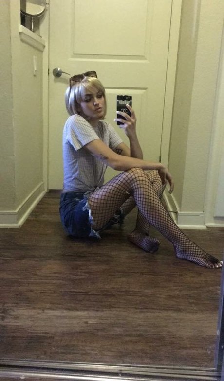 autumngravesz star naked photo