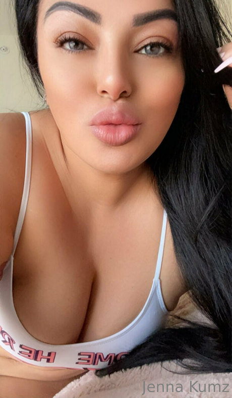 thick jennakumz model nude galleries