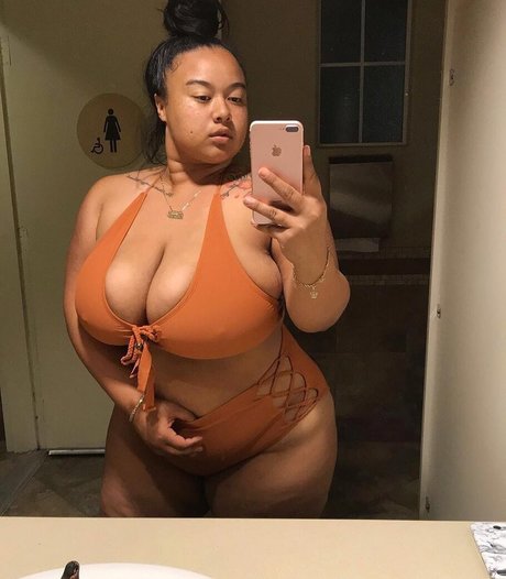 tanned onlyfans hot pics