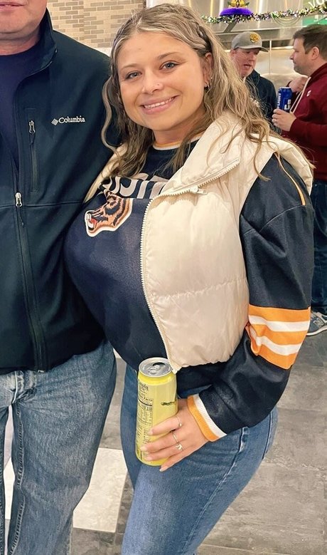 curvy shemale onlyfans free image