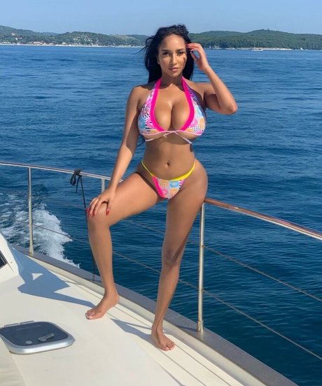 ShayLiving star beautiful photo