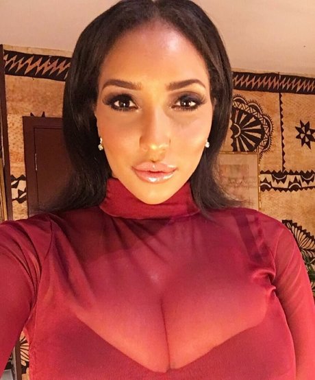 ShayLiving model xxx pic