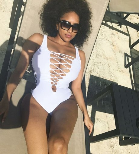 ShayLiving model pretty photo