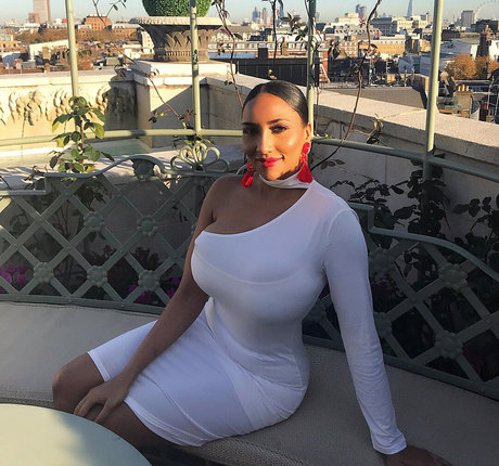 ShayLiving star pretty photos