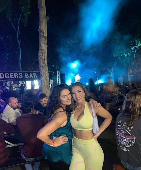 Molly Shield model top photo