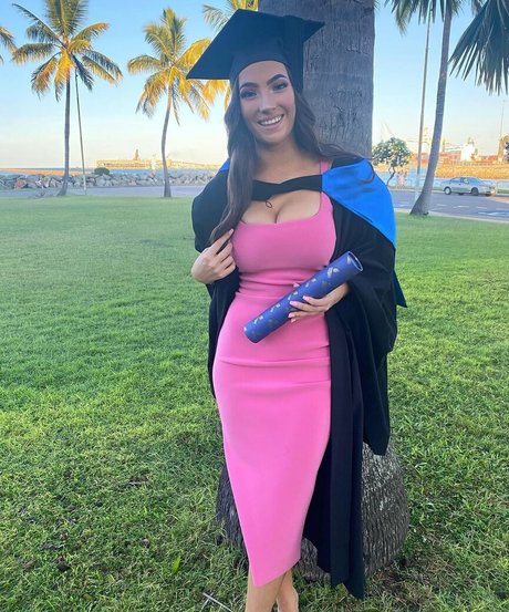 Molly Shield sex actress pic