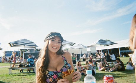 Molly Shield best model pic