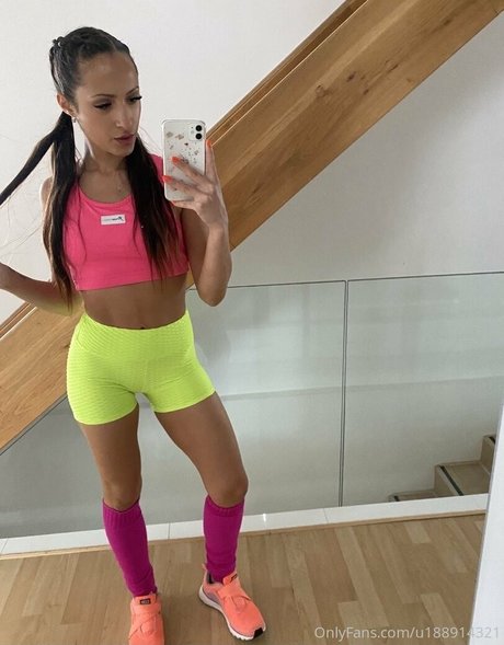 mishelgomezmodel star high quality picture