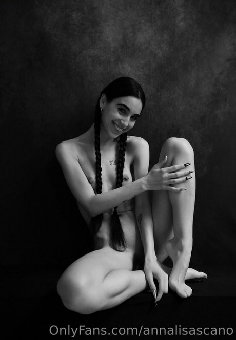 Annalisascano art model photos