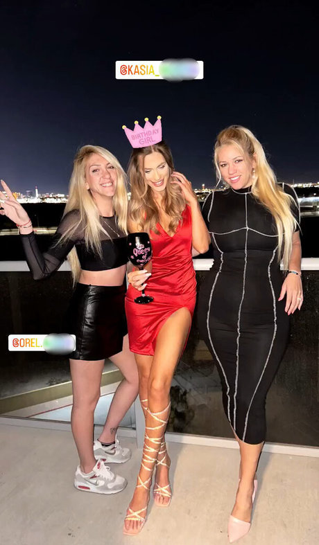 Nicolle A pretty star photo