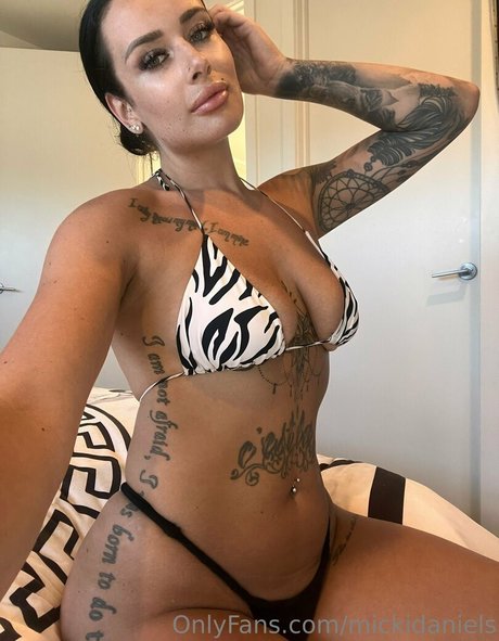 mickidaniels naked model picture