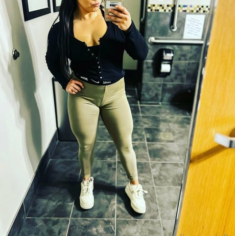 nadianevertells exclusive star galleries