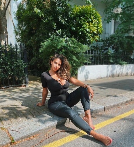 Chanelle Mauricette nude actress pictures