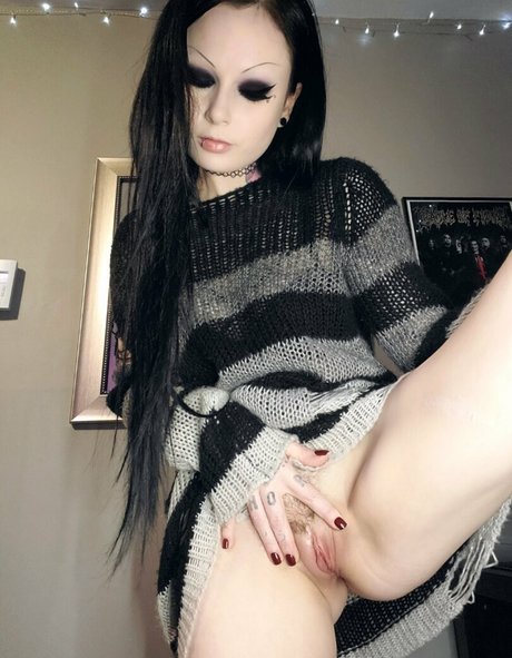 Aria Asylum pretty pornstar img