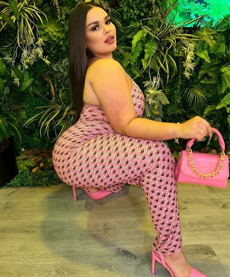 Curvyexoticaa star sexy pic