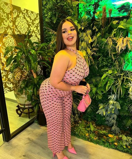 Curvyexoticaa beautiful actress images