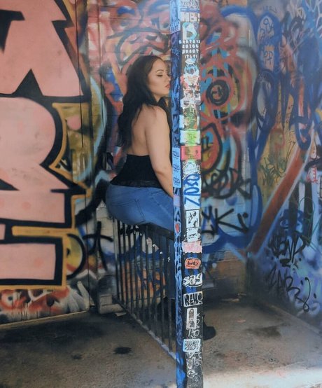 Anjadee model nude images