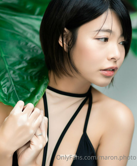 maron photo model hot pics