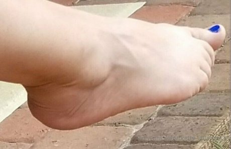 pretty littletoes22 pornstar free pictures