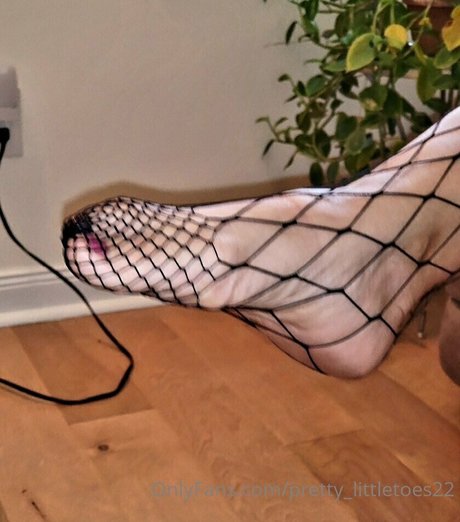 pretty littletoes22 xxx model img