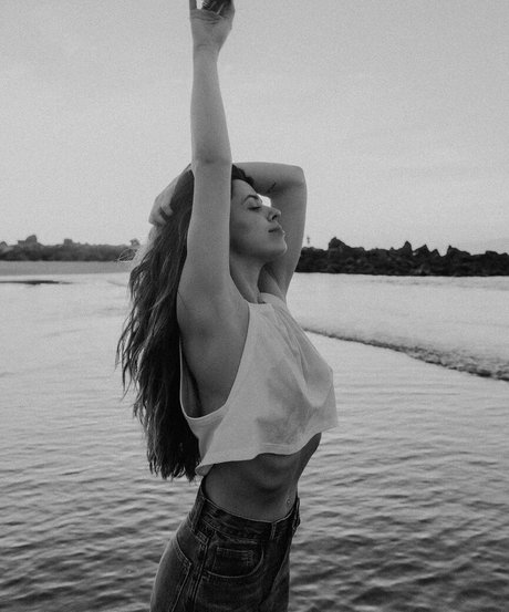 Vanessa Mai pornstar sexy img