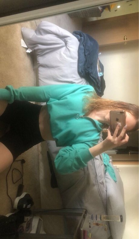 lovableliv pornstar top image