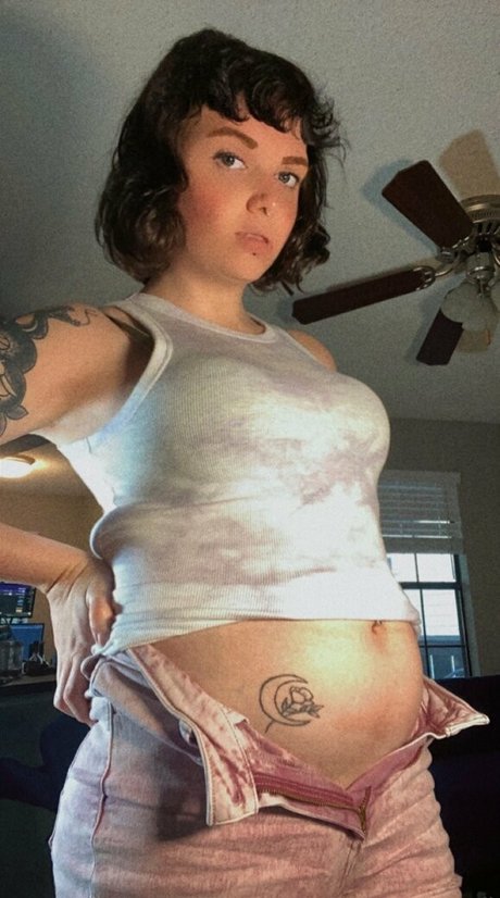 bigbellybenni pornstar free img