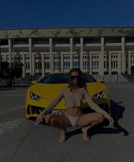 Alina Trunova naked model img