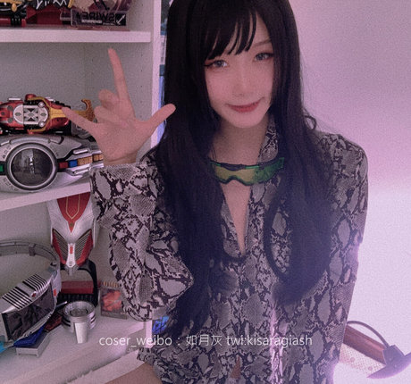 KisaragiAsh naked model photo